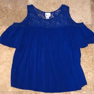 Stylus cold shoulder top